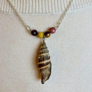Elegant Handmade Shell Pendant Necklace with Beads